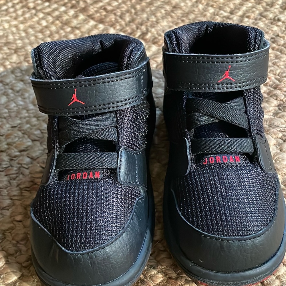 Jordan Basketball Sneakers Size 7c Toddler Little kids Black/red
